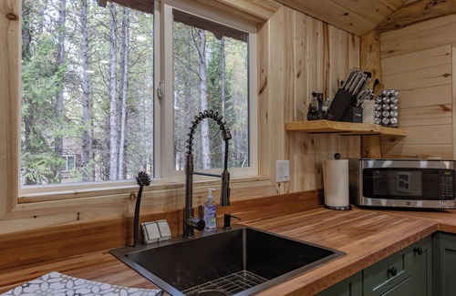 Island Park Cabin | Bear Den ⁓ Fire pit ⁓BBQ ⁓Yellowstone