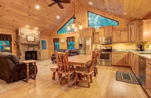 Laurelton Cabin | Bear Paw Lodge = Center Of Nature@God's Creation#Campfire+Fun&Trails