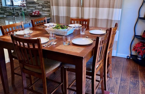 Pine Cove Cabin | Bear's Den Spacious, New Hot Tub NEW LISTING