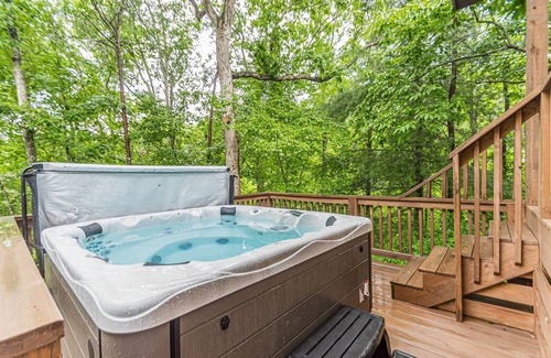 Sautee Nacoochee Cabin | Bearadise Bungalow | Luxurious Canopy Retreat | Hot Tub | Fire Pit | Pool Table