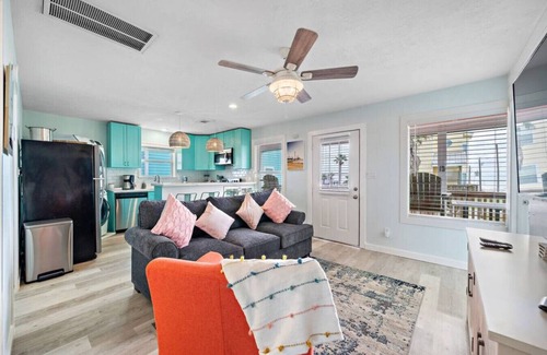Galveston Cottage | Beard - Blue Beard`s Cove