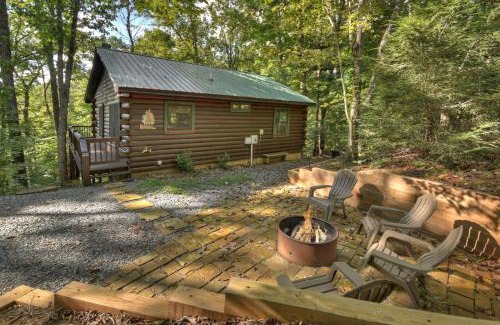 Blue Ridge Villa | Bearfoot Ridge Wood-burning fireplace cozy hot tub serene views