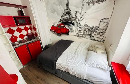 Faubourg Saint-Germain Apartment | Beatrice et Emmanuel Meublé Eiffel