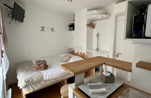 Faubourg Saint-Germain Apartment | Beatrice et Emmanuel Meublé Eiffel