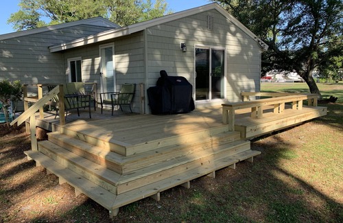 The Black Cat House | Beau Point: Dog-Friendly Waterfront w/dock "Where live oaks meet the sea…”