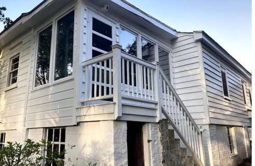 The Point Apartment | Beaufort Old Point Artist Suite