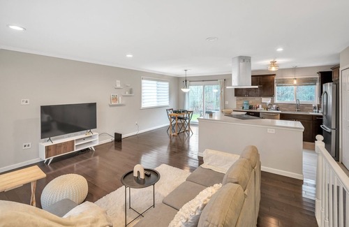 West Bloomfield House | Beautiful cheerful luxurious 3 bedroom house one mile from lake