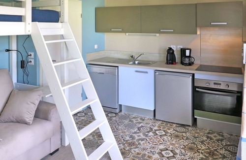 Vieux-Boucau-les-Bains Apartment | Beautiful apartment for 3 guests with WIFI, pool, TV and terrace