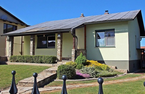 Mannsdorf an der Donau House | Beautiful private villa with WIFI, TV, terrace, pets allowed, panoramic view and parking
