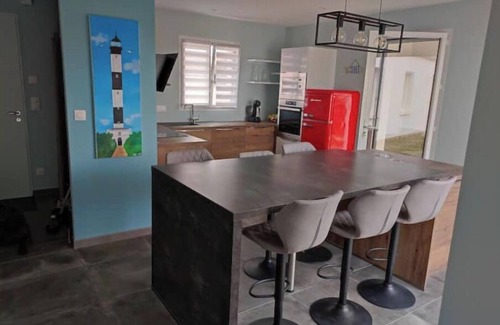 Cheray House | Beautiful new house close to beaches and shops