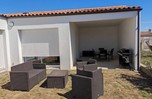 Cheray House | Beautiful new house close to beaches and shops