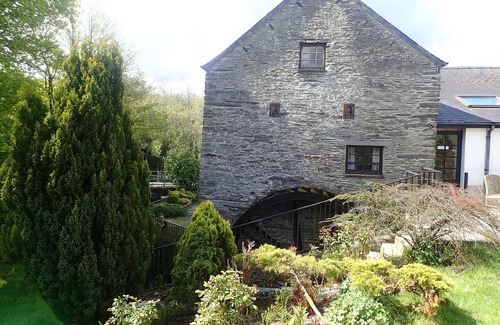 Machynlleth House | Beautiful 15th Century Watermill - lovely location