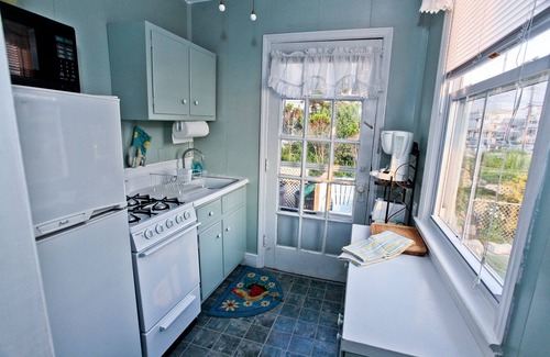 Ocean Grove House | π BEAUTIFUL 1ST FLOOR SUITE - Private Entrance - SLEEPS 4