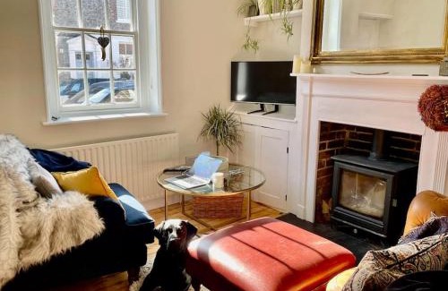 Chichester House | Beautiful 2 bed cottage with wood-burner near town