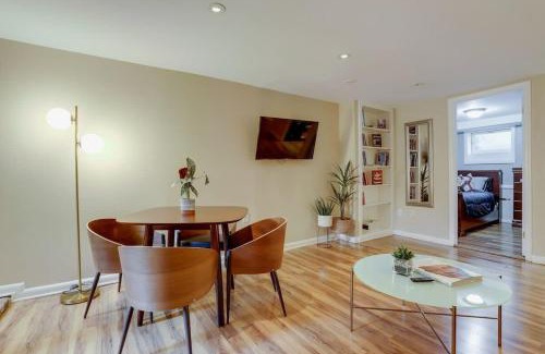 Capitol Hill Apartment | Beautiful 2 Bedroom across from The House of Representatives