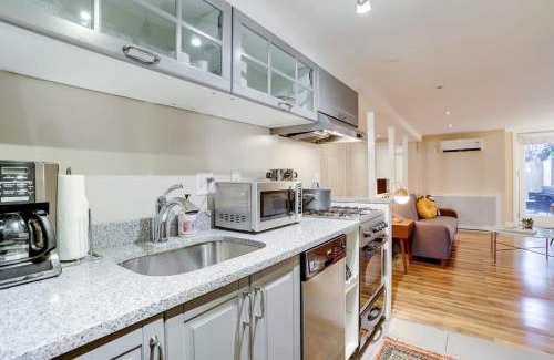 Capitol Hill Apartment | Beautiful 2 Bedroom across from The House of Representatives