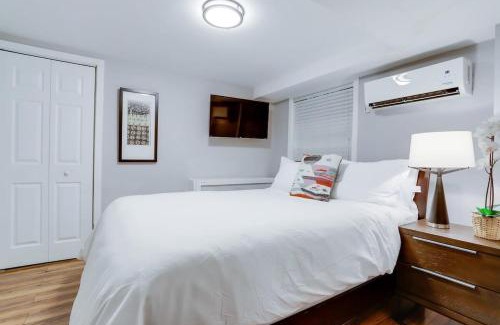 Capitol Hill Apartment | Beautiful 2 Bedroom across from The House of Representatives