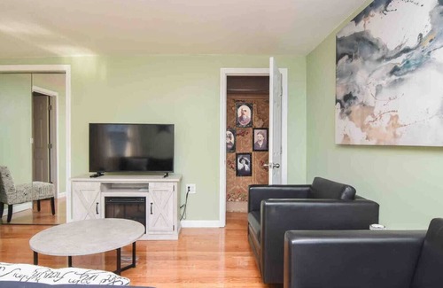 Salem Apartment | Beautiful 2 bedroom apartment close to downtown