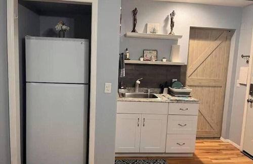 Greenacres House | Beautiful 2 room guest ste in upscale Willow Creek