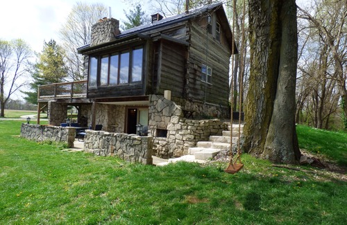 Acton Cabin | Beautiful, 200 year old Log home - Secluded, 30 Min. from Downtown
