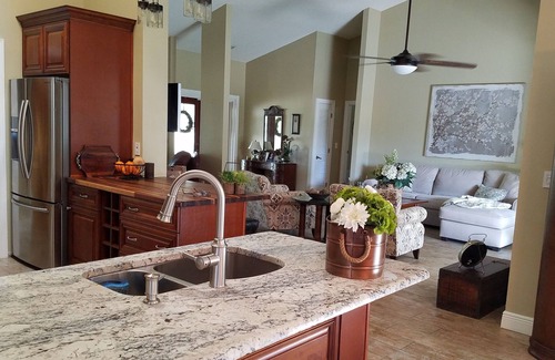 Palm Harbor House | Beautiful 2500sqft Palm Harbor Home 5 miles from Beach