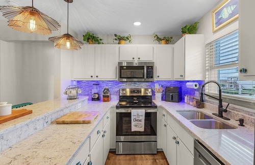 Pine Island Center House | Beautiful 3/3 Island Retreat with Heated Pool, Dock & Private Boat Ramp.