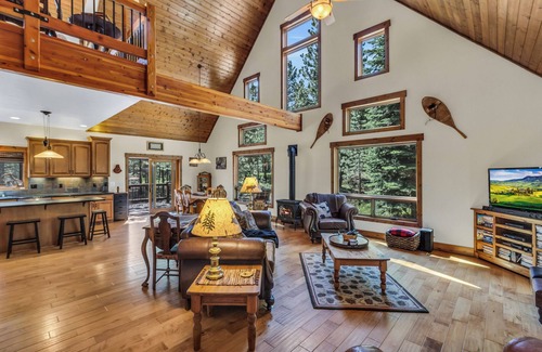 Pinehaven House | Beautiful 3 Bedroom Mountain Paradise near Lake Davis
