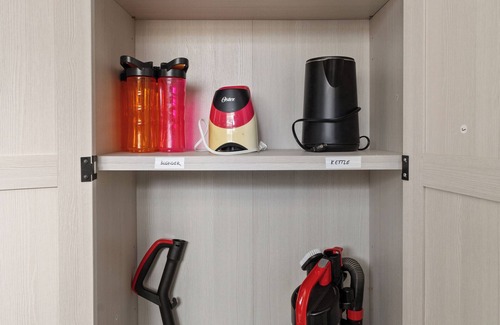 North Long Beach Apartment | Beautiful 3-bedroom apartment in Long Beach