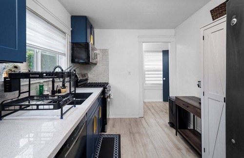 North Long Beach Apartment | Beautiful 3-bedroom apartment in Long Beach