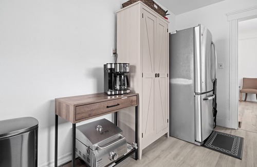 North Long Beach Apartment | Beautiful 3-bedroom apartment in Long Beach