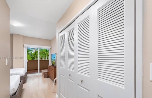 Miami Beach Condo | Beautiful 3 Br. Condo (442841) by Houzlet