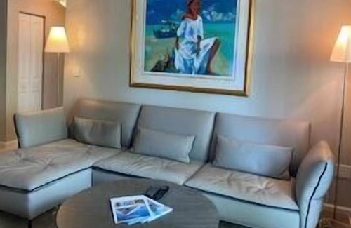 Pineapple Grove Arts District Condo | Beautiful 3 Br. Condo (230336) by Houzlet