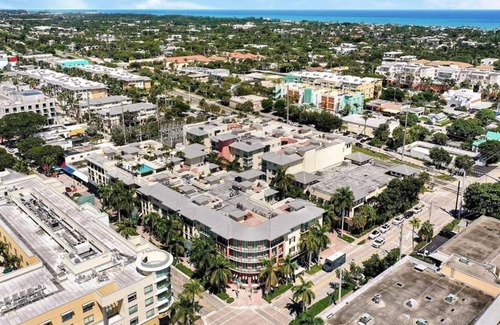 Pineapple Grove Arts District Condo | Beautiful 3 Br. Condo (230336) by Houzlet