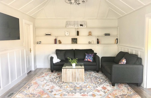 Cheyenne Canyon Cottage | Beautiful 3 BR Cottage in Cheyenne Canon-Minutes from trails, Broadmoor and zoo!