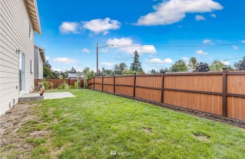 Renton House | Beautiful 4 bd/2.5 bath single family home