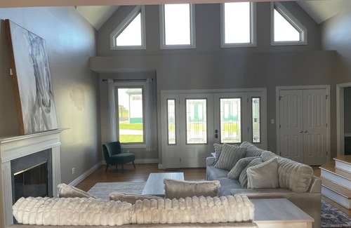 Georgetown House | Beautiful 4+-bedroom house near KHP, with show barn stables and indoor arena.
