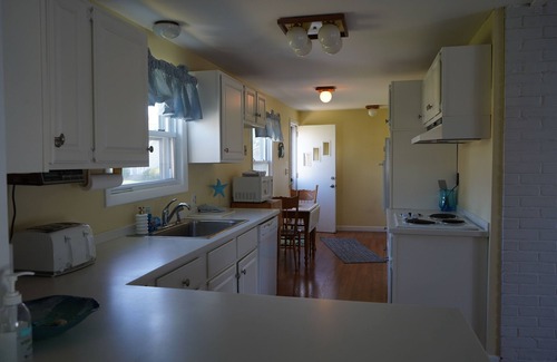 Waterford House | BEAUTIFUL 4 BEDROOM BEACH HOUSE! nCentral AC! 1 Min walk to Private beach!