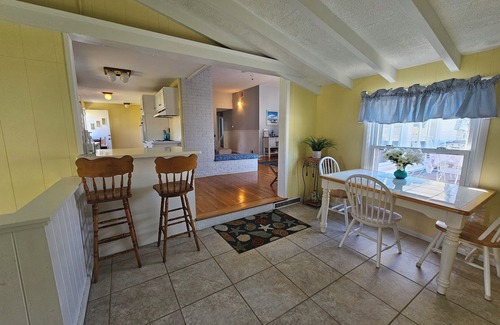 Waterford House | BEAUTIFUL 4 BEDROOM BEACH HOUSE! nCentral AC! 1 Min walk to Private beach!