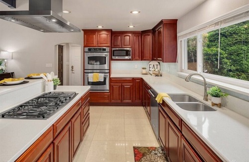 Auburn House | Beautiful 4 bedroom home in the heart of Auburn with indoor fireplace