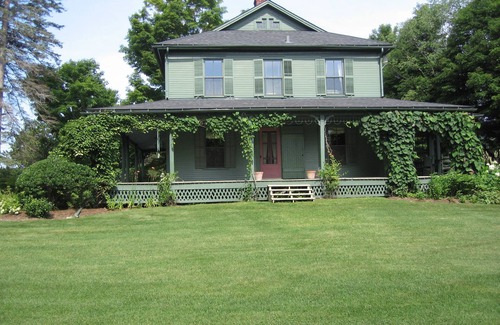 Bread Loaf House | Beautiful 4 Bedroom Home Available this Summer