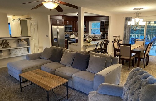 Grand Rivers House | Beautiful 5 BDR/4 Bath, 11 Beds, Sleeps 15, by Patti's w/Pool Table!