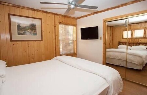 Tahoe Meadows Cabin | Beautiful 5 Bedroom Cabin - 3 Peaks Preferred Rate