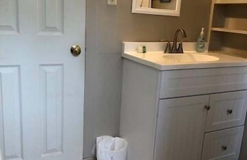 Pentwater House | Beautiful 5-bedroom cottage across from Bass Lake