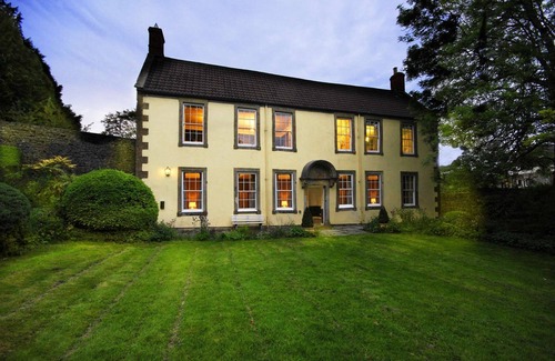 East Horrington House | Beautiful 5 bedroom house sleeps 13 with hottub, games room and garden near Bath