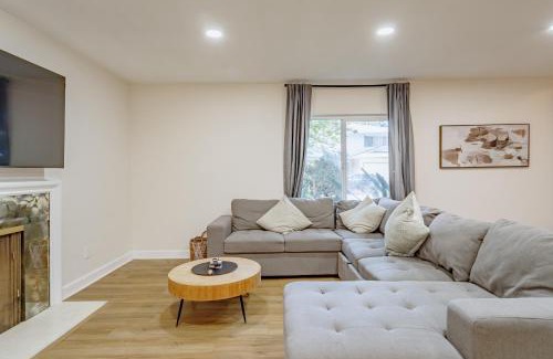 Sherman Oaks House | Beautiful 5 bedroom sleeps16 pool Universal