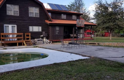 St. Cloud Cabin | Beautiful 5 Bedroom Log Cabin on 100 Acres with Pool, close to orlando