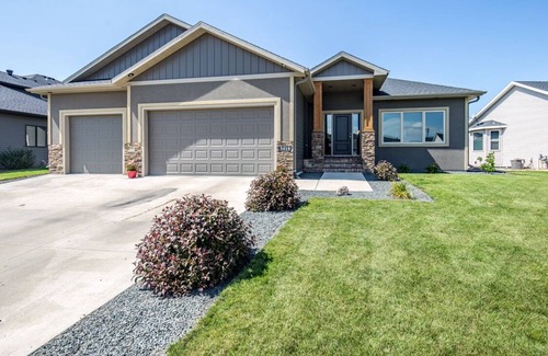 West Fargo House | Beautiful 6 bedroom/3 bathroom home!