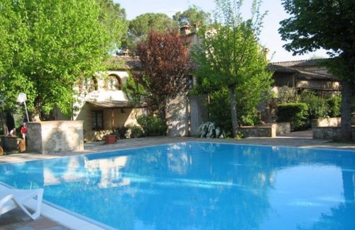 Colle di Val d'Elsa House | Beautiful apartment in villa for 6 guests with pool, TV, patio and pets allowed