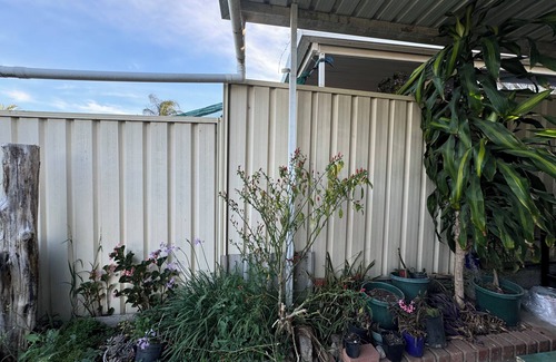 Plumpton House | Beautiful and Colourful House with parking
