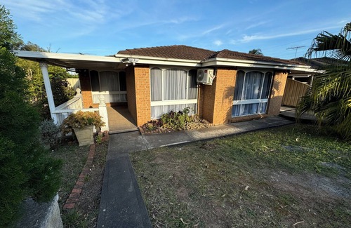 Plumpton House | Beautiful and Colourful House with parking